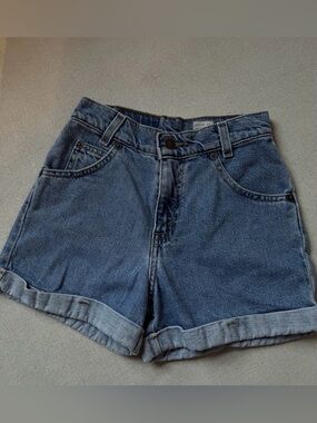 90s Vintage Levi’s Shorts. Girls Size 7